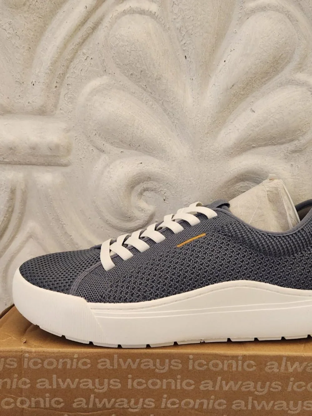 Dr. Scholl's Time Off Platform Sneaker - Women's. NIB. Size 10